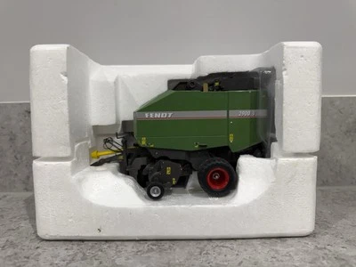 Universal Hobbies - Fendt 2900 V Round Baler - UH2658 - 1:32 Scale - New/Mint - Image 1 of 4