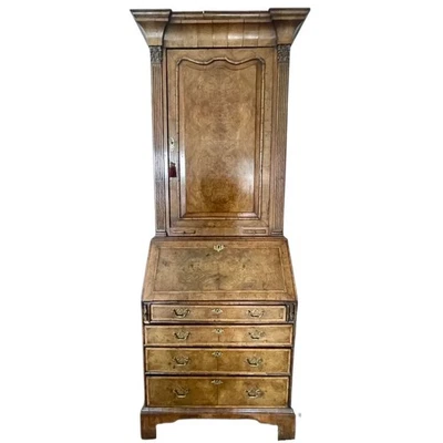 Antigua librería inglesa de dos partes de nogal con rebabas Jorge II c. 1740 Foto 1 de 4