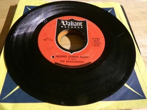 Lot of (7) Association 45s - (2) on Valiant; (5) on Warner Bros. - Picture 1 of 1