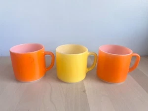 Vintage Federal Orange Gelb Milchglas Kaffeetasse Becher mit D Henkel 3er Set - Bild 1 von 16