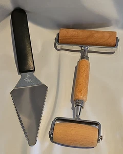 Lot of 2~ Pampered Chef Wedge Pie Server/Cutter #1166 & Wood Pastry Roller #1480 - Picture 1 of 1
