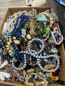 Huge Lot Of Estate jewelry Mixed Lot Of All Kinds Of Pieces Costume - Picture 1 of 6