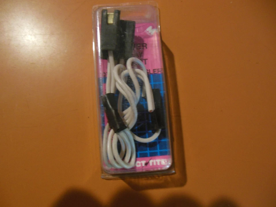 Conector de relé de aire acondicionado Dorman/Motormite 85181 para algunas aplicaciones Chrysler 75-85. Foto 1 de 1