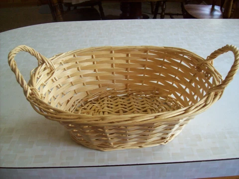 Child's Doll Oval Wicker Laundry Basket 2 Handles 12X8X5 Very Good Cover