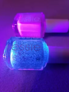 BLACK LIGHT REACTIVE Essie Peak Of Chic Rainbow NEON White Top Coat Nail Polish - Picture 1 of 10
