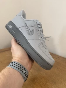 Nike Air Force 1 Jewel Wolf Grey Trainers UK 5 MENS UK 4.5 Women’s UNISEX Teens - Picture 1 of 12