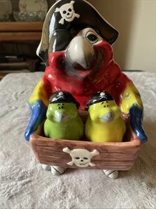 That’s Kooky Pirate Papagei Keksdose mit Papagei Salz und Pfefferstreuer - Bild 1 von 13