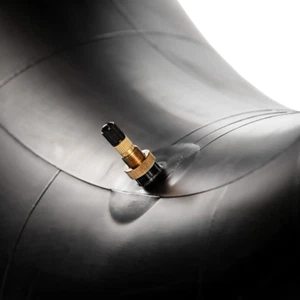  11.2/12.4-28 Schlauch für Reifen mit  Metallventil TR-218A ,EU Produktion  - Bild 1 von 1