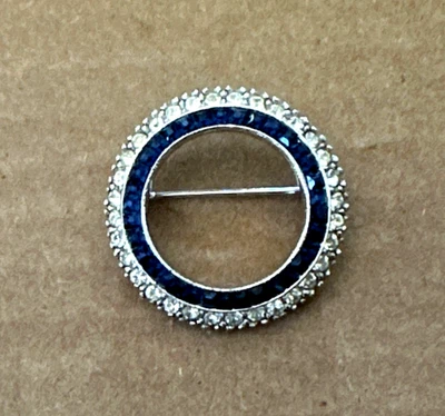Antiguo broche CINER tono plata zafiro y diamante estrás círculo prendedor Foto 1 de 4
