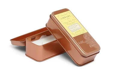 Velas TRL01Z Colección Biblioteca Perfumada Viaje Lata Vela, Edgar Allan Poe Foto 1 de 4