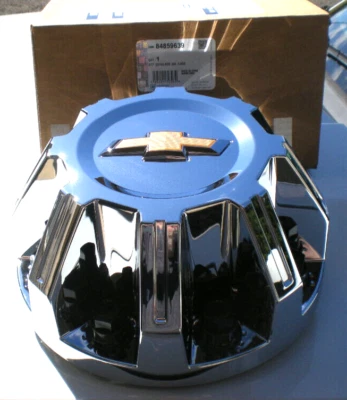 Nuevo Chevrolet Silverado 3500 2024 doble tapa central trasera OEM solo P/N 84859639 Foto 1 de 4