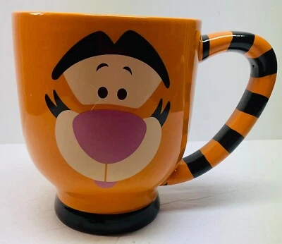 Auténtico tigre de 20 oz de Winnie the Pooh de los parques de Disney fondo con patas naranja/amarillo Foto 1 de 4