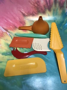 Vintage Tupperware Hostess Party Favors Gifts Giveaways Gadgets Lot of 7.     E - Picture 1 of 2