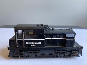 AHM HO Illinois Central 420 Diesel Switcher Engine for PARTS or RESTORE Model RR
