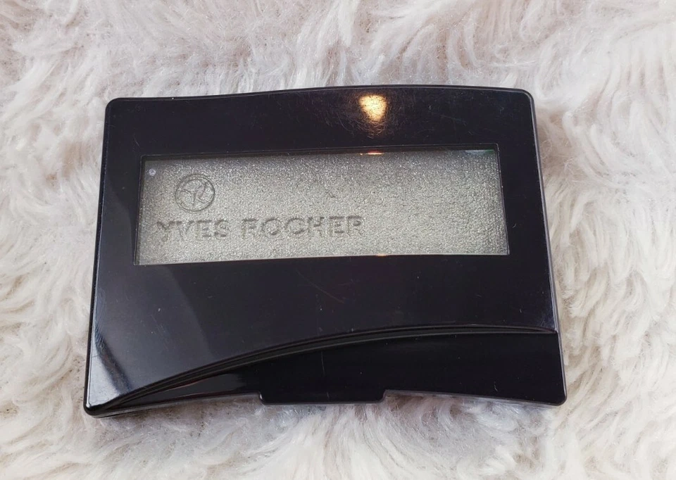 Sombra de ojos única color intenso YVES ROCHER 81 ETAIN SCINTILLANT 0,08 oz / 2,5 g  Foto 1 de 4