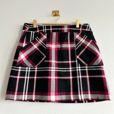 Tommy Hilfiger Plaid Red Black White Plaid Preppy Mini Skirt Size 6 - Image 1 of 4