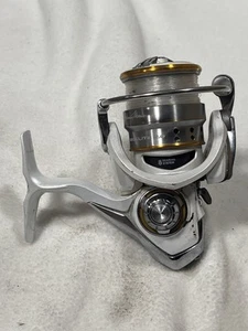 Bass Pro Shops Johnny Morris Carbonlite 2.0  JTC3000 6.2:1 Gear Ratio Fish Reel - Picture 1 of 8