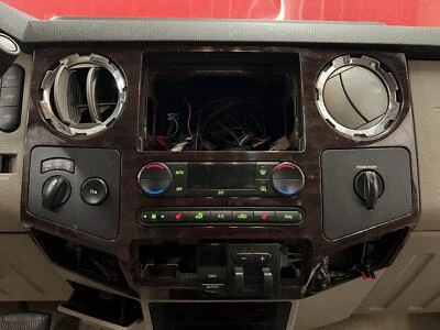 08-10 FORD F250 SUPER DUTY RADIO CENTRAL PLACA FRONTAL TABLERO MOLDURA BISEL SOLO Foto 1 de 4