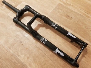 Marzocchi Bomber Z2 150mm 27.5" Boost Air Suspension Fork GLOSS Black - Picture 1 of 14