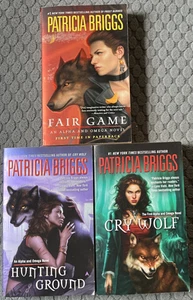 Complete ALPHA AND OMEGA Series 3 Books Patricia BRIGGS 3 Paperback Lot Set - Picture 1 of 3