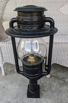 CT HAM NO. 9 GLOBE STREET TUBULAR LAMP LANTERN COMPLETE WITH CAST GLOBE - Image 1 of 4