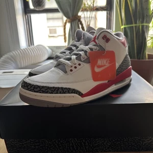 Größe 10,5 - Jordan 3 Retro Mid Fire Red - Bild 1 von 9