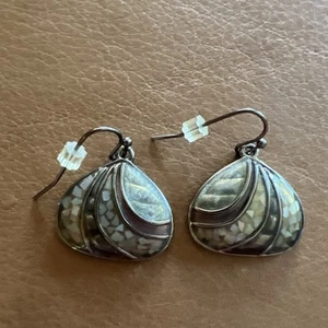 Lia Sophia Earrings SEASIDE Genuine Mother of Pearl And Hematite Shell Shape 1" - Picture 1 of 1