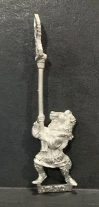 Citadel GW White Lions of Chrace Standardträger Miniatur Metall Fantasie OOP - Bild 1 von 3