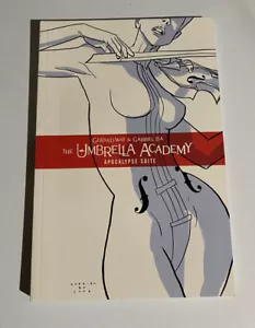 CÓMICS DE CABALLO OSCURO - LA ACADEMIA PARAGUAS Suite Apocalipsis Cubierta blanda en tpb - Imagen 1 de 2