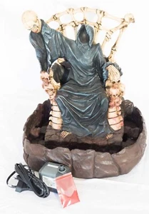 Brunnen Tod sitzt auf Skelettthron Dekoration Halloween Wasserbrunnen 2803 - Bild 1 von 11