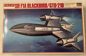 Hasegawa Lockheed SR-71A Blackbird w/GTD-21B Drone 1/72 Scale Kit, NEW - Picture 1 of 12