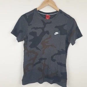 Nike T-Shirt Kids Large 12-13 Years Grey Camo Cotton Camouflage Short Sleeve Tee - Picture 1 of 10