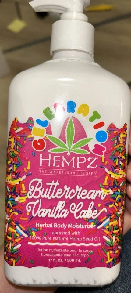 HEMPZ Feliz Cumpleaños Buttercream Cumpleaños Pastel Hidratante Corporal 17 fl oz Foto 1 de 4