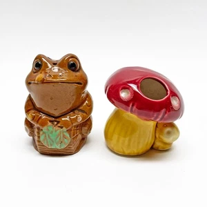 Estatuillas japonesas vintage de cerámica de sapo y hongo, par desajustado - Imagen 1 de 4