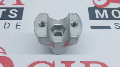 TRIUMPH AMERICA 02-20 Lower Handlebar Clamp T2047008 Foto 1 de 4