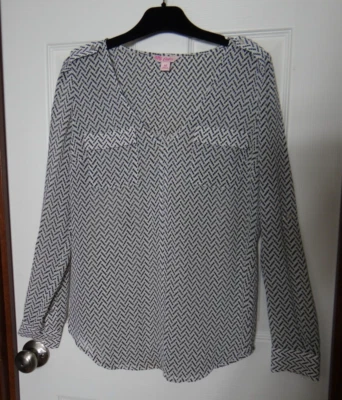 Candie's Black White Blouse Teen Girls Clothing Size M, Sheer, V Neck - Image 1 of 4