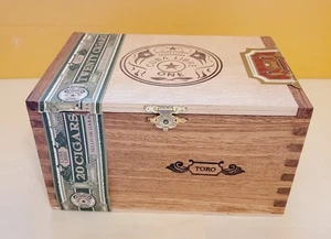 Libre One Toro Wooden Cigar Box 4 3/4 in x 4 in x 6 3/4 in Free Shipping - Picture 1 of 7