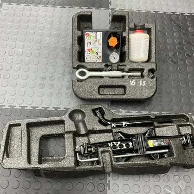 KIT DE HERRAMIENTAS DE GATO DE NEUMÁTICO DE REPUESTO VOLVO S60 2011-2018 CON SOPORTE BOMBA COMPRESOR DE AIRE REMOLQUE Foto 1 de 4