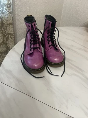 Botas de Combate Niños Dr. Martens 1460 Rosa/Púrpura Brillo J Talla 3 Niña Foto 1 de 4