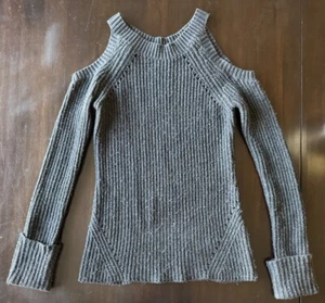 OLIVIA PALERMO CHELSEA Ribbed Cold Shoulder Pullover Sweater Gray XS - Picture 1 of 4