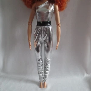 ¡NUEVO! 2022 Barbie Signature Looks Hecho para Mover Muñeca Mono de Plata ~ Ropa - Imagen 1 de 5