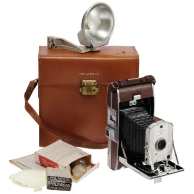 POLAROID LAND MODEL 95B INSTANT FILM CAMERA + FLASH UNIT / SOLD AS IS NO RETURN - Image 1 of 4