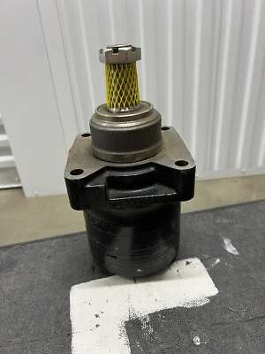 Motor hidráulico pulverizador rueda izquierda Exmark 135-9035 Foto 1 de 4