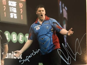 Fotografía de dardos firmada por Daryl Gurney 8x10” con prueba- “SuperChin” - Imagen 1 de 2