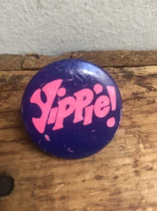 RARO 1960 Original Yippie! Botón insignia - Imagen 1 de 5