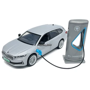 1:35 2024 Skoda Superb IV Combi Modellauto Diecast Spielzeug fur Kinder Silber - Bild 1 von 13