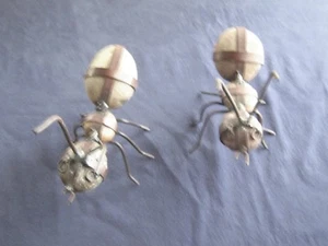 * LQQK * Hand Made Folk Art Display Decoration Steel Wire & Pebbles Ant Figurine - Picture 1 of 3
