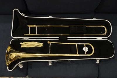 Trombón de estudiante tenor Yamaha YSL 354 con boquilla Holton + estuche original Foto 1 de 4