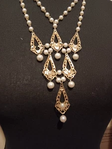 The necklace  is an elegant, multi-tiered piece featuring Pearls & Gold Filigree - Picture 1 of 4