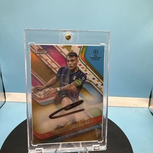 Lautaro Martinez 2024-25 Topps Finest UCC Base Auto Gold Refractor /50 - Bild 1 von 1